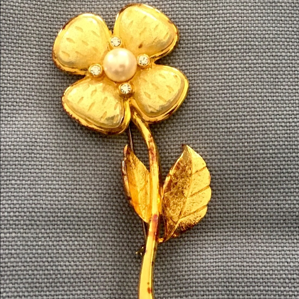 Flower Brooch/ Pin with Faux Pearl